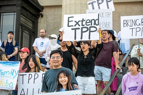 MIKAELA MACKENZIE / FREE PRESS
A temporary foreign workers rally takes place outside of the Manitoba Legislative Building on Tuesday, July 28, 2026.
For Carol story.
Free Press 2026
