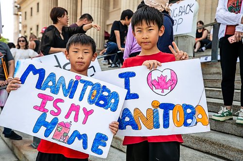 MIKAELA MACKENZIE / FREE PRESS
Kai Wang (seven, left) and Lucas Wang (nine) take part in a temporary foreign workers rally outside of the Manitoba Legislative Building on Tuesday, July 28, 2026.
For Carol story.
Free Press 2026