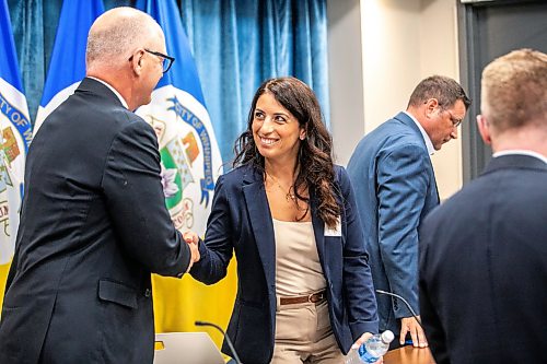 MIKAELA MACKENZIE / FREE PRESS
Mayor Scott Gillingham (left) shakes hands with Maria Cotroneo, with Pensa Consulting Inc, at the release of the Community Crisis Response report on Tuesday, July 28, 2026.
For Malak story.
Free Press 2026