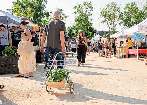 Mike Sudoma / Free Press
A shopper pulls a cart full of produce through the outside section of the St Norbert Farmers Market Saturday afternoon
July 25, 2026