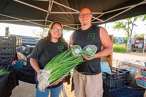 Mike Sudoma / Free Press
Charlene and Brian Penner of FTF Farms set up their booth at the St Norbert Farmers Market early Saturday morning
July 25, 2026