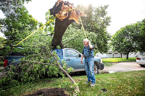 MIKAELA MACKENZIE / FREE PRESS
Jake Falk shows a tree that fell on his truck during the storm on Stewart Street on Thursday, July 30, 2026.
For Chris story.
Free Press 2026