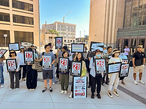 Tyler Searle / Winnipeg Free Press
Dozens of Chinese newcomers rallied outside the Immigration, Refugees and Citizenship Canada office on Main Street Friday to protest what they describe as untenable delays to Canada’s security screening process.