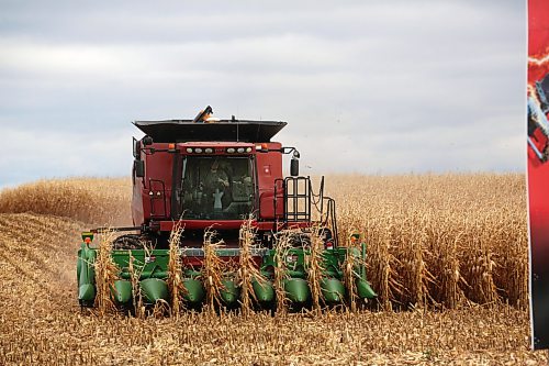 "Canada’s strategy invests in infrastructure and technology, but says little about the people who help farmers put them to work," write Khondokar Humayun Kabir and Ataharul Chowdhury. (Matt Goerzen/The Brandon Sun files)