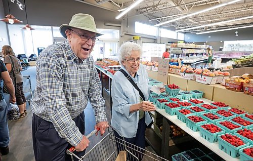 Ruth Bonneville / Free Press

ENT  Customers at Vic's market

Longtime customers of Vic’s Fruit Market, Bob Lamb Pat Mackay who have been shopping at Vic’s since 1979 (47 years), are all smiles as they pick out a basket of local raspberries while shopping Friday. 

Story  Fresh fruit and veg at Vic’s Market, : Where to buy seasonal local produce.

Story by AV Kitching

July 31st,  2026
