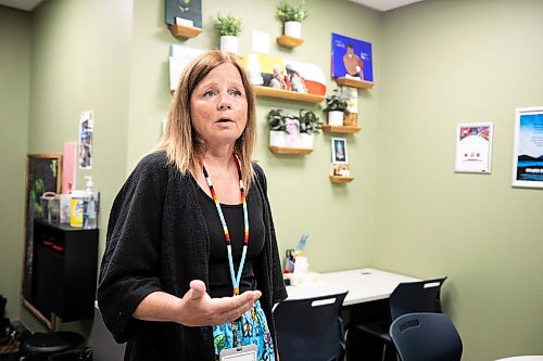 MIKAELA MACKENZIE / FREE PRESS
	
Carla Parnell, senior community and crown liason, shows the classroom at Ga naa na ga da waa ba dang, the Kenora Justice Centre,  on Wednesday, July 29, 2026.

For Dan story.
Free Press 2026