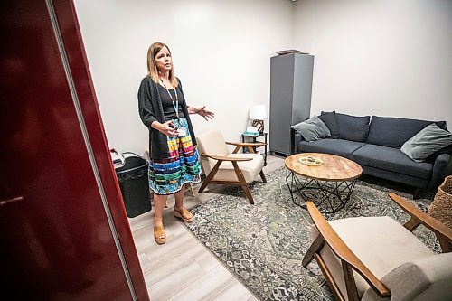 MIKAELA MACKENZIE / FREE PRESS
	
Carla Parnell, senior community and crown liason, shows the healing lounge at Ga naa na ga da waa ba dang, the Kenora Justice Centre,  on Wednesday, July 29, 2026.

For Dan story.
Free Press 2026