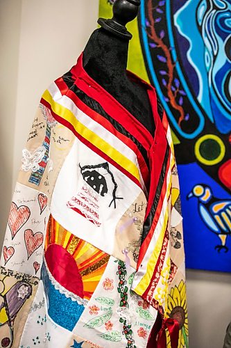 MIKAELA MACKENZIE / FREE PRESS
A healing shawl in the courtroom at Ga naa na ga da waa ba dang, the Kenora Justice Centre, on Wednesday, July 29, 2026.
For Dan story.
Free Press 2026
