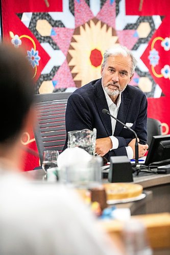 MIKAELA MACKENZIE / FREE PRESS
	
Justice David Gibson talks to Sarah Cormier during court at Ga naa na ga da waa ba dang, the Kenora Justice Centre,  on Wednesday, July 29, 2026.

For Dan story.
Free Press 2026