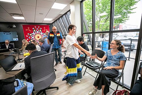 MIKAELA MACKENZIE / FREE PRESS
Sarah Cormier shakes hands with everyone in the room (in a traditional clockwise direction) while leaving her last court date at Ga naa na ga da waa ba dang, the Kenora Justice Centre, on Wednesday, July 29, 2026.
For Dan story.
Free Press 2026