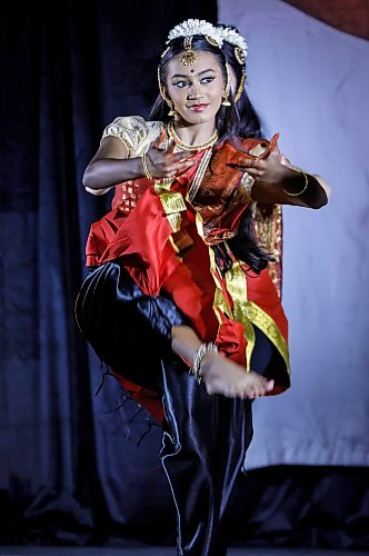 JOHN WOODS / FREE PRESS
Dancers perform at the India Pavilion at the Pembina Curling Club Sunday, August 2, 2026.
reporter: stand-up
