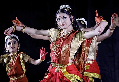 JOHN WOODS / FREE PRESS
Dancers perform at the India Pavilion at the Pembina Curling Club Sunday, August 2, 2026.
reporter: stand-up