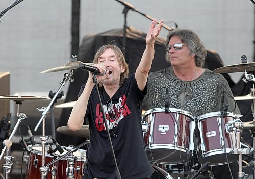 Nick Gilder, who appeared with his band Sweeney Todd, sings during Rockin’ the Fields of Minnedosa on Sunday. (Perry Bergson/The Brandon Sun)