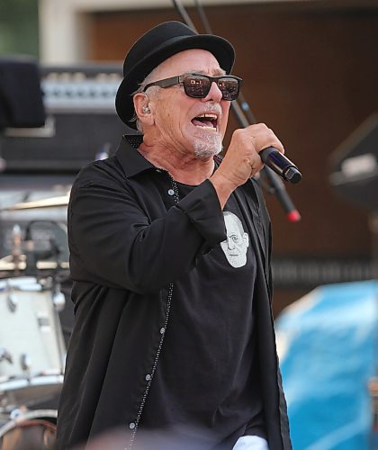 Harlequin lead singer George Belanger belts out a tune during Rockin’ the Fields of Minnedosa on Sunday. (Perry Bergson/The Brandon Sun)