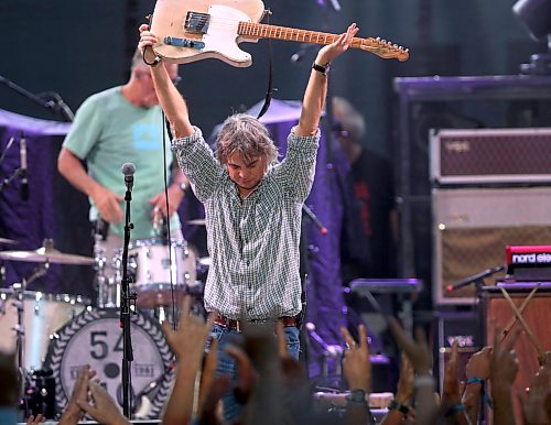 54-40 singer and guitarist Neil Osborne salutes the crowd after their set during Rockin’ the Fields of Minnedosa on Sunday. (Perry Bergson/The Brandon Sun)