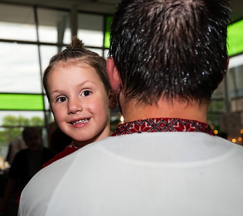 ROBERT LEE / FREE PRESS
Justin Stefaniuk from the Romanetz Ukrainian Dance Ensemble and his son, Theodore, facing, enjoy a break between performances at the Ukraine Kyiv Pavilion for Folklorama on Tuesday, August 4, 2026 at Maples Collegiate in Winnipeg. 