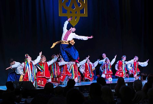 ROBERT LEE / FREE PRESS
Members of the Romanetz Ukrainian Dance Ensemble take the stage at the Ukraine Kyiv Pavilion for Folklorama on Tuesday, August 4, 2026 at Maples Collegiate in Winnipeg. 