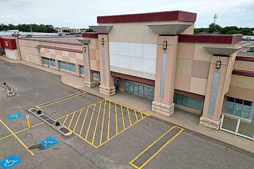 The site of the former Sobey’s grocery store location near the Staples and Canadian Tire in Brandon’s south end continues to sit empty. (Tim Smith/The Brandon Sun)