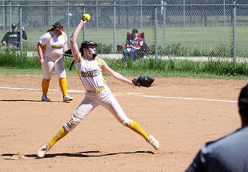 Brittyn DeVlieger of the Westman Heat pitches during a U15 AA softball showcase game earlier this season. The Heat head to provincials in Portage la Prairie this weekend. (Thomas Friesen/The Brandon Sun)