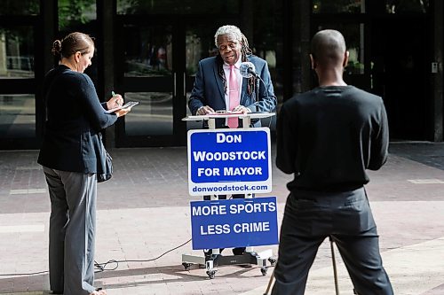 MIKE DEAL / FREE PRESS
Mayoral candidate Don Woodstock unveils his plan to overhaul how City Council and it’s committees work during a press conference Wednesday morning in the courtyard at City Hall, 510 Main Street.
260805 - Wednesday, August 05, 2026.