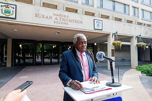 MIKE DEAL / FREE PRESS
Mayoral candidate Don Woodstock unveils his plan to overhaul how City Council and it’s committees work during a press conference Wednesday morning in the courtyard at City Hall, 510 Main Street.
260805 - Wednesday, August 05, 2026.