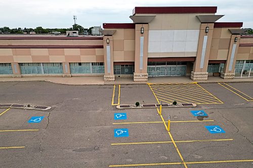 05082026
The site of the former Sobey’s grocery store location near the Staples and Canadian Tire in Brandon’s south end continues to sit empty.
(Tim Smith/The Brandon Sun)