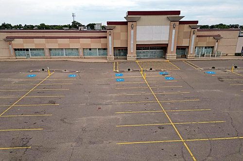05082026
The site of the former Sobey’s grocery store location near the Staples and Canadian Tire in Brandon’s south end continues to sit empty.
(Tim Smith/The Brandon Sun)
