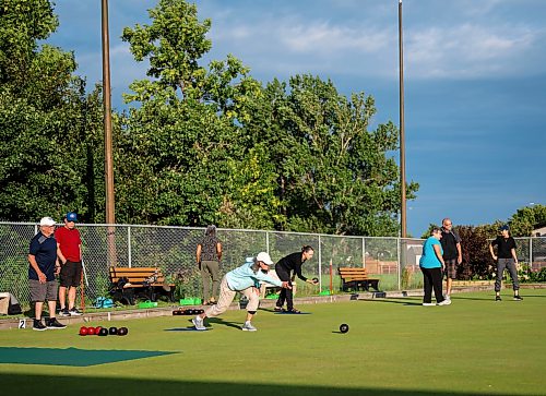 ROBERT LEE / FREE PRESS
Community members engage in recreational lawn bowling at the Dakota Lawn Bowling Centre in Winnipeg on Wednesday, August 5, 2026. 