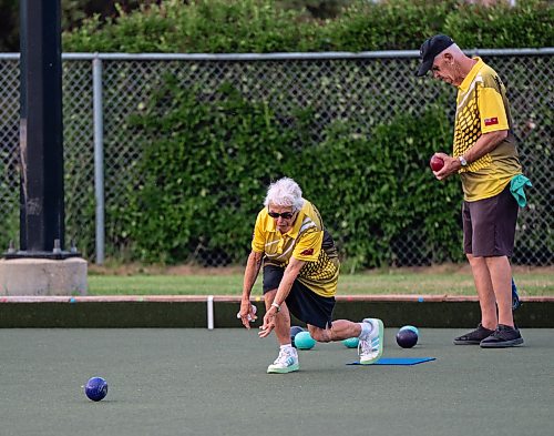 ROBERT LEE / FREE PRESS
Clarice Fitzpatrick bowls at the Dakota Lawn Bowling Centre in Winnipeg on Wednesday, August 5, 2026.