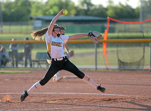 Ella Kulchyski and the Westman Heat begin Softball Manitoba under-17 provincials in Portage la Prairie today. (Rowan McCarthy/The Brandon Sun)