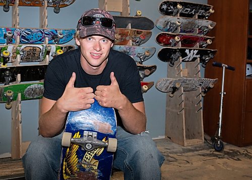 ROBERT LEE / FREE PRESS
Fane Smeall, Pitikwe manager and skater, poses for a portrait at the Pitikwe Skatepark in downtown Winnipeg on Thursday, August 6, 2026. The indoor park, formerly in Portage Place, relocated earlier this year to a former Snap Fitness beside the APTN building, continuing the city’s tradition of skateboarders creating their own year-round hubs.