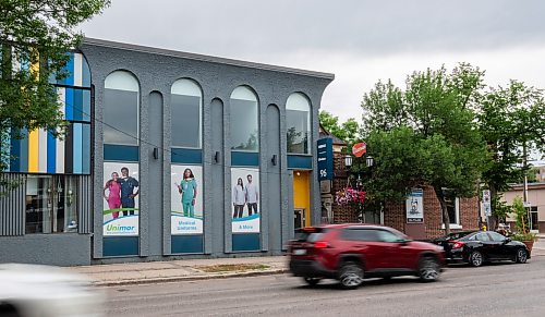 ROBERT LEE / FREE PRESS
Unimor, a nurse uniform retailer, is photographed in Winnipeg on Thursday, August 6, 2026.
