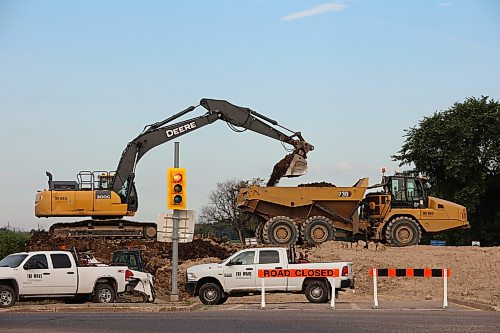 06082026
Work is done to remove the dike at 18th Street North and Grand Valley Road in Brandon on Thursday. (Tim Smith/The Brandon Sun)
