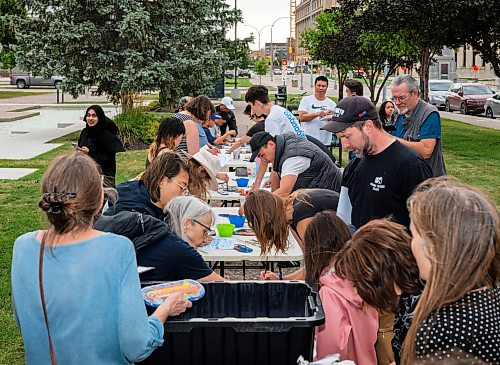 ROBERT LEE / FREE PRESS
Dozens gather to decorate lanterns at Winnipeg’s Memorial Park fountain for the Lanterns for Peace ceremony on Thursday, August 6, 2026, marking 81 years since the atomic bombings of Hiroshima and Nagasaki, which killed more than a quarter million people, mainly civilians.