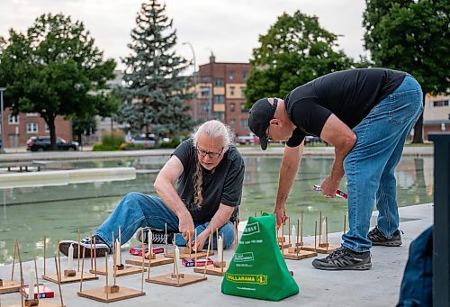 ROBERT LEE / FREE PRESS
Volunteers assemble the floating lantern base while dozens gather at Winnipeg’s Memorial Park fountain for a Lanterns for Peace ceremony on Thursday, August 6, 2026, marking 81 years since the atomic bombings of Hiroshima and Nagasaki, which killed more than a quarter million people, mainly civilians.