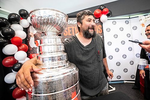 MIKAELA MACKENZIE / FREE PRESS
Chris Cochrene takes a photo with the Stanley Cup at the Tuxedo Community Centre on Monday, Aug. 10, 2026.
For Grace Penner story.
Free Press 2026