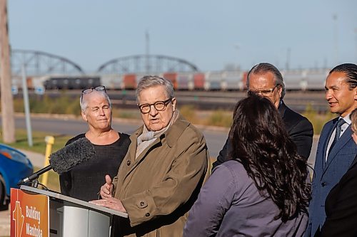 MIKE DEAL / FREE PRESS
Premier Wab Kinew announces that his government has selected selecting Lloyd Axworthy as study lead to determine the feasibility of relocating Winnipeg’s rail lines, during a press conference at the edge of the Canadian Pacific Railway rail yards, Tuesday morning.
Reporter: Chris Kitching
241015 - Tuesday, October 15, 2024.