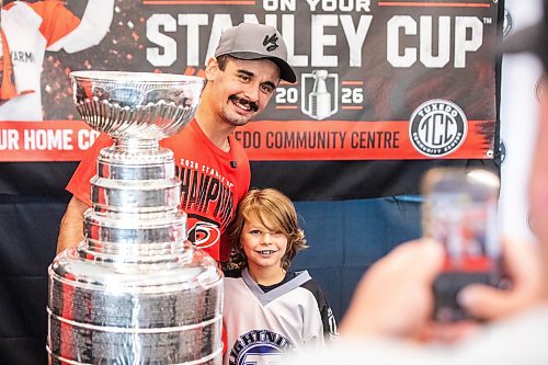 MIKAELA MACKENZIE / FREE PRESS
	
Seth Jarvis poses for a photo with Cody Nozick, eight, and the Stanley Cup at the Tuxedo Community Centre on Monday, Aug. 10, 2026.

For Grace Penner story.
Free Press 2026