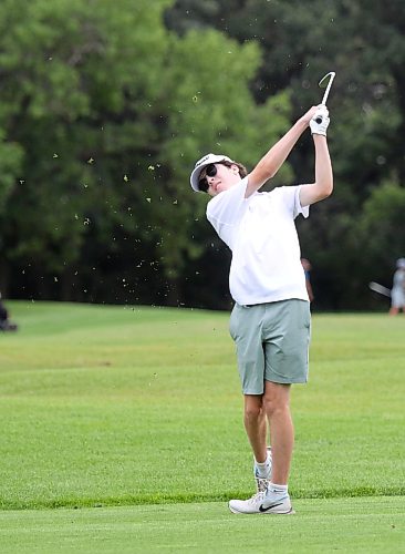 Brandon's Noah Jensen defeated Ethan Irwin on the first playoff hole of the 17U championship match, claiming the Westman Junior Golf Tour crown at Oak Island Resort on Tuesday. (Thomas Friesen/The Brandon Sun)