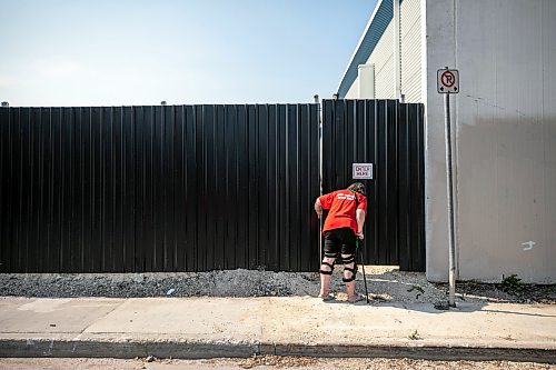 MIKAELA MACKENZIE / FREE PRESS
Sandra Mohamed waits for the supervised consumption site to open at 366 Higgins on Tuesday, Aug. 11, 2026.
For Malak story.
Free Press 2026