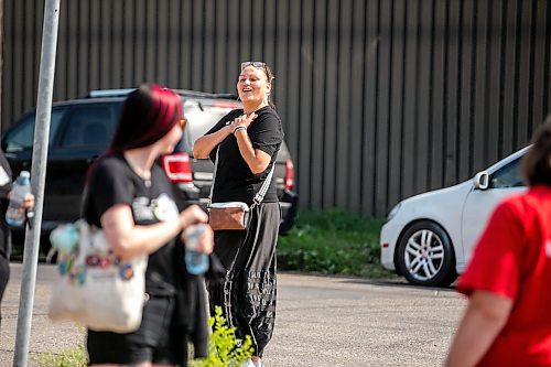 MIKAELA MACKENZIE / FREE PRESS
Charlene Hallett, with the Aboriginal Health and Wellness Centre of Winnipeg, walks out of the supervised consumption site at 366 Higgins on Tuesday, Aug. 11, 2026.
For Malak story.
Free Press 2026