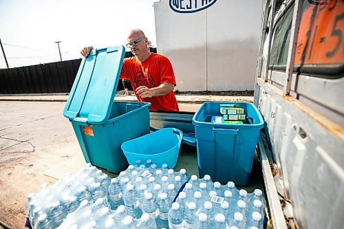 MIKAELA MACKENZIE / FREE PRESS
	
Community member Kelly Hughes unpacks drinks and snacks he brought to show support at the supervised consumption site opening at 366 Higgins on Tuesday, Aug. 11, 2026.

For Malak story.
Free Press 2026