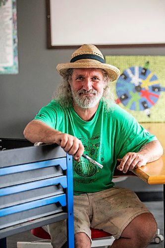MIKAELA MACKENZIE / FREE PRESS
	
Stephen Kirk where he coordinates a repair cafe every second Wednesday at the Spence Neighborhood Association on Tuesday, Aug. 11, 2026.

For Tiago story.
Free Press 2026