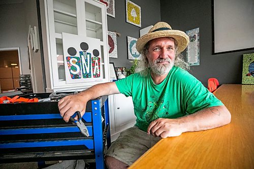 MIKAELA MACKENZIE / FREE PRESS
Stephen Kirk where he coordinates a repair cafe every second Wednesday at the Spence Neighborhood Association on Tuesday, Aug. 11, 2026.
For Tiago story.
Free Press 2026