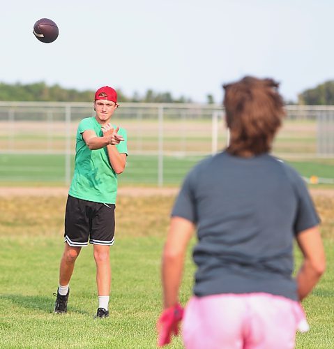 Jake Cory throws a pass to Ethan Swiscoski at the Prairie Edge Passing Academy on Tuesday. (Rowan McCarthy/Brandon Sun).