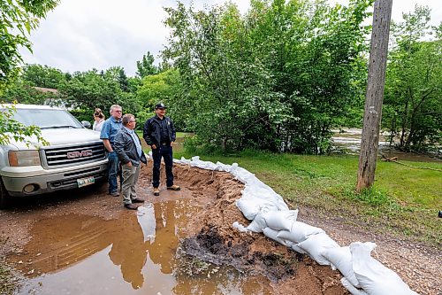 MIKE DEAL / FREE PRESS
Manitoba Premier Wab Kinew is given a tour of Swan River, MB, by Mayor Lance Jacobson (centre) and Bill Gade Reeve (left) of the RM of Swan Valley West.
Manitoba Premier Wab Kinew flew to Dauphin, MB and Swan River, MB on Thursday to get a first hand look at some of the flood damage and to meet with officials and victims who are still in the midst of dealing with the situation.
260702 - Thursday, July 02, 2026.