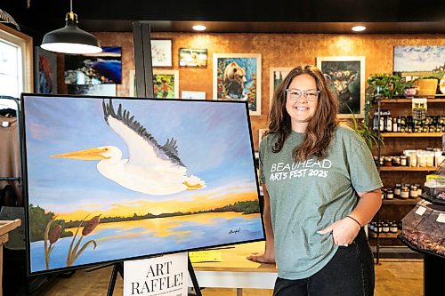MIKAELA MACKENZIE / FREE PRESS
Brittany Wurch, president of the new Brokenhead River Arts Council, with a local artistճ piece being raffled off to support the Beauhead Arts Festival at Pennyweight Market in Beausejour on Wednesday, Aug. 12, 2026.
For Eva story.
Free Press 2026