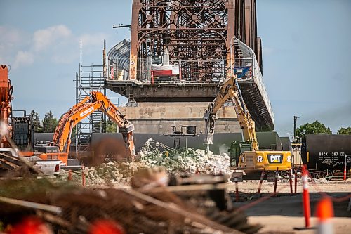 MIKAELA MACKENZIE / FREE PRESS
	
Demolition at the Arlington Street Bridge on Thursday, Aug. 13, 2026.

For Melissa story.
Free Press 2026