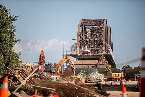 MIKAELA MACKENZIE / FREE PRESS
Demolition at the Arlington Street Bridge on Thursday, Aug. 13, 2026.
For Melissa story.
Free Press 2026