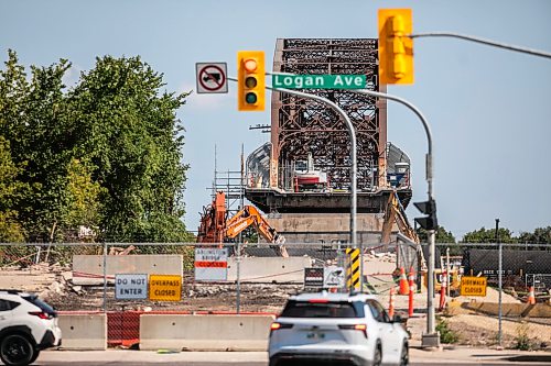 MIKAELA MACKENZIE / FREE PRESS
	
Demolition at the Arlington Street Bridge on Thursday, Aug. 13, 2026.

For Melissa story.
Free Press 2026